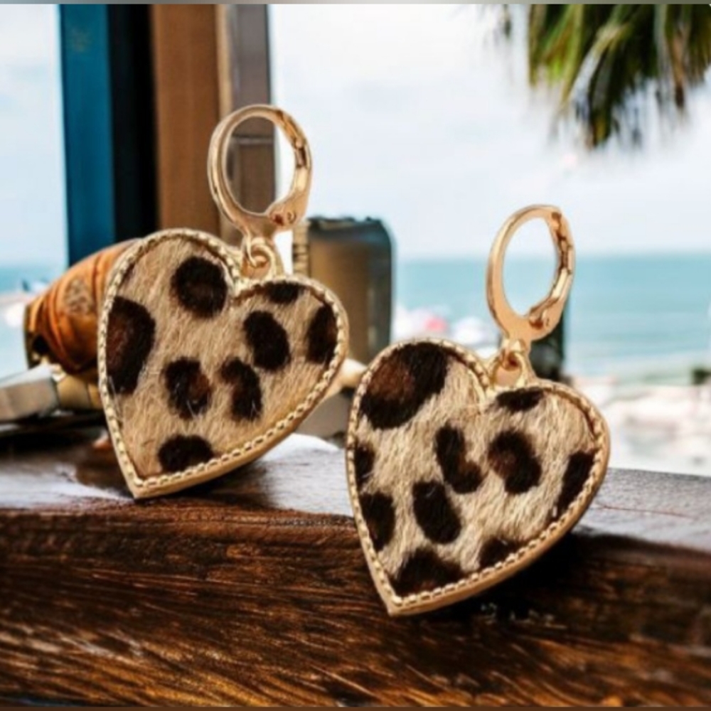 Leopard Heart Earrings - Picture 2 of 10
